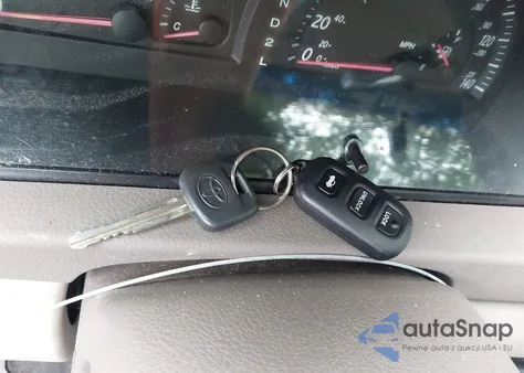 2003 Toyota Camry Le z USA, uszkodzony, nr VIN 4T1BE32K83U236639